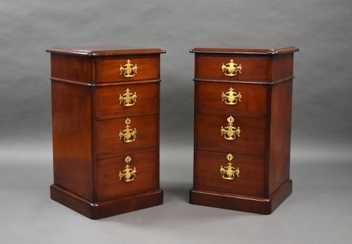 0_1177_A_Pair_of_Victorian_Mahogany_Bedside_Chests_EXN