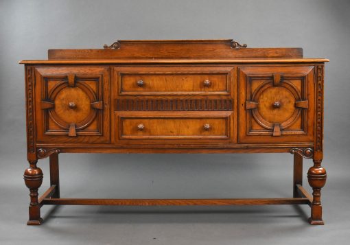 0_1225_A_Oak_Sideboard_by_Waring_and_Gillows