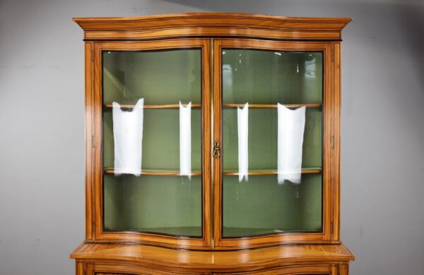 Victorian Satinwood Serpentine Display Cabinet - Image 3