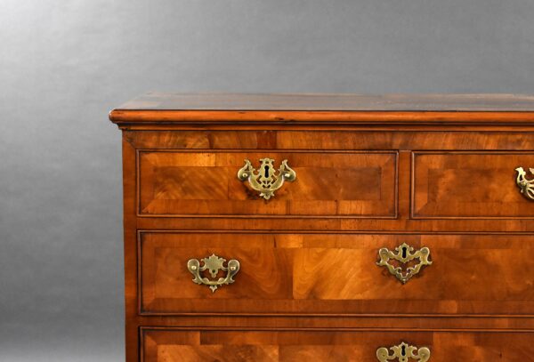 George I Walnut Chest of Drawers - Image 7