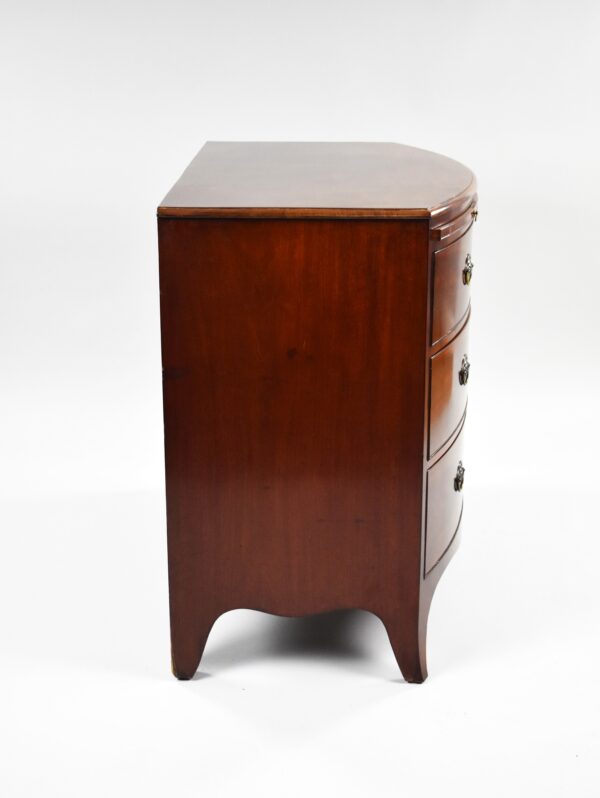 Regency Mahogany Bow Front Chest of Drawers - Image 4