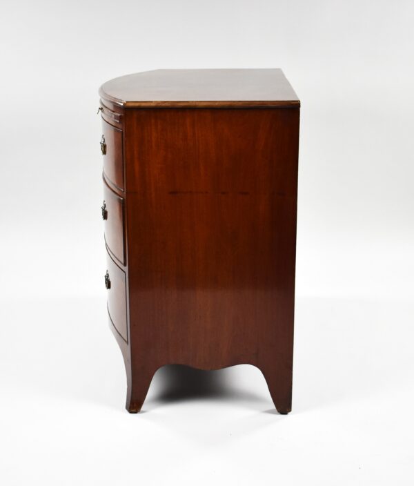 Regency Mahogany Bow Front Chest of Drawers - Image 6