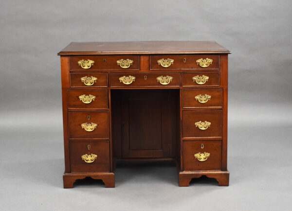 George III Mahogany Kneehole Desk - Image 2