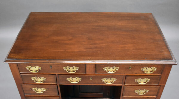 George III Mahogany Kneehole Desk - Image 5