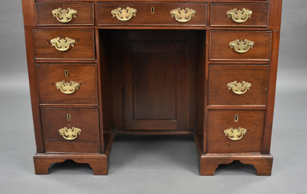 George III Mahogany Kneehole Desk - Image 6