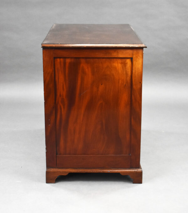 George III Mahogany Kneehole Desk - Image 7