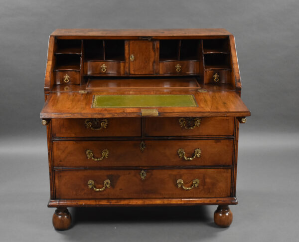 George I Walnut Bureau - Image 4