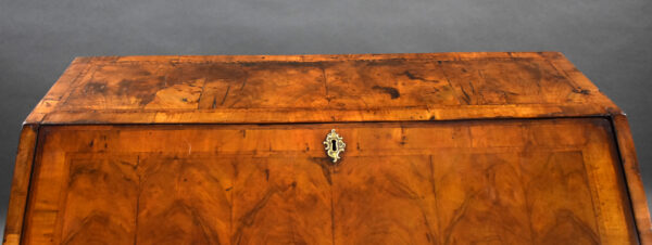 George I Walnut Bureau - Image 5