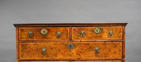 George II Burr Walnut Chest of Drawers - Image 4