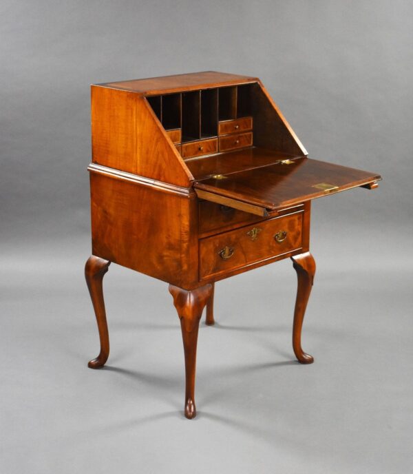 Queen Anne Style 1930s Walnut Bureau - Image 10