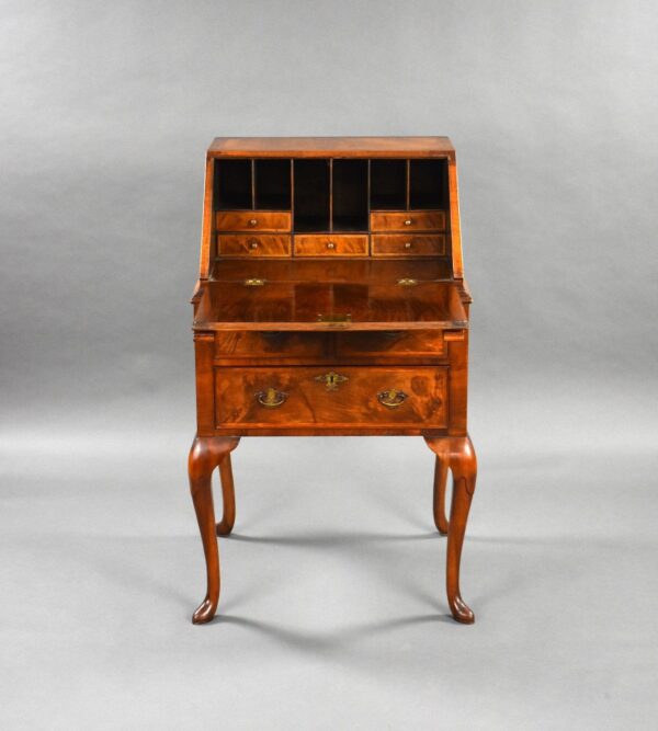 Queen Anne Style 1930s Walnut Bureau - Image 8