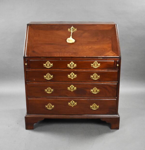 George II Red Walnut Bureau - Image 4