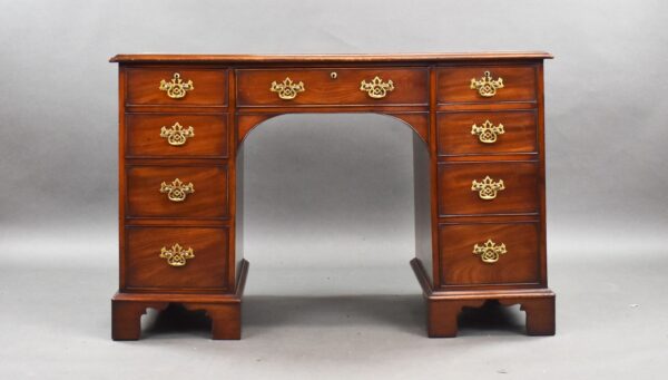 George III Mahogany Kneehole Desk - Image 2