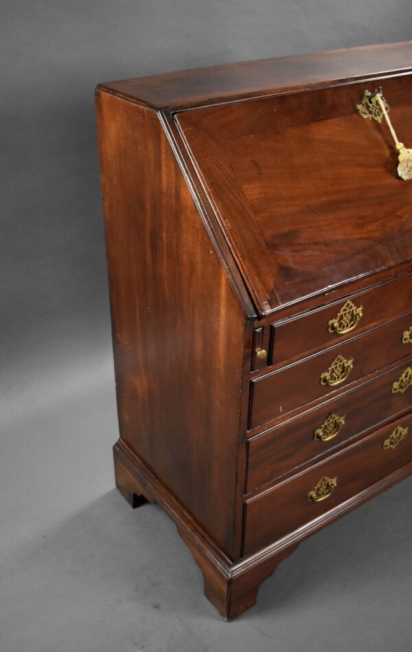 George II Red Walnut Bureau - Image 3