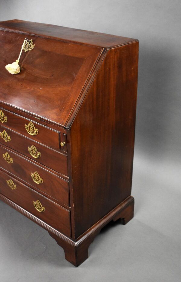 George II Red Walnut Bureau - Image 2