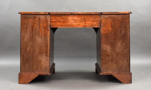 George III Mahogany Kneehole Desk - Image 4