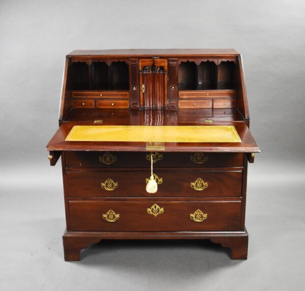 George II Red Walnut Bureau - Image 7