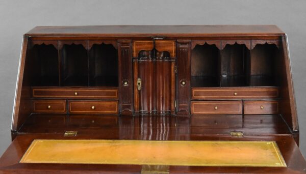 George II Red Walnut Bureau - Image 6