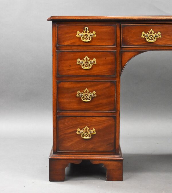 George III Mahogany Kneehole Desk - Image 6