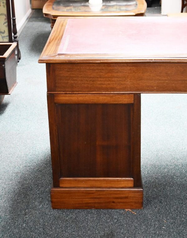 Victorian Mahogany Pedestal Desk - Image 8