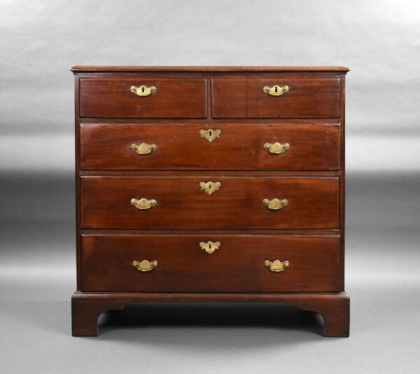 George II Mahogany Chest of Drawers - Image 2