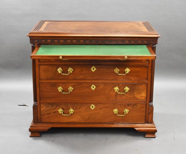 George III Walnut Chest of Drawers - Image 3