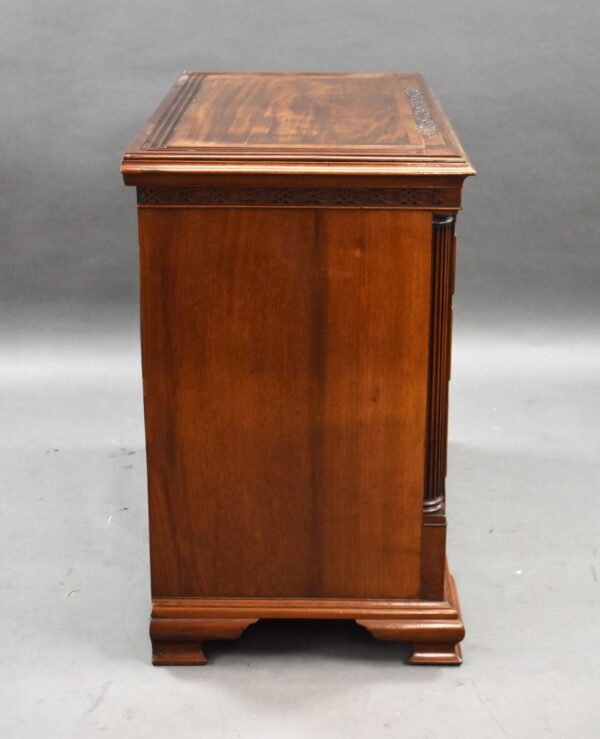 George III Walnut Chest of Drawers - Image 4