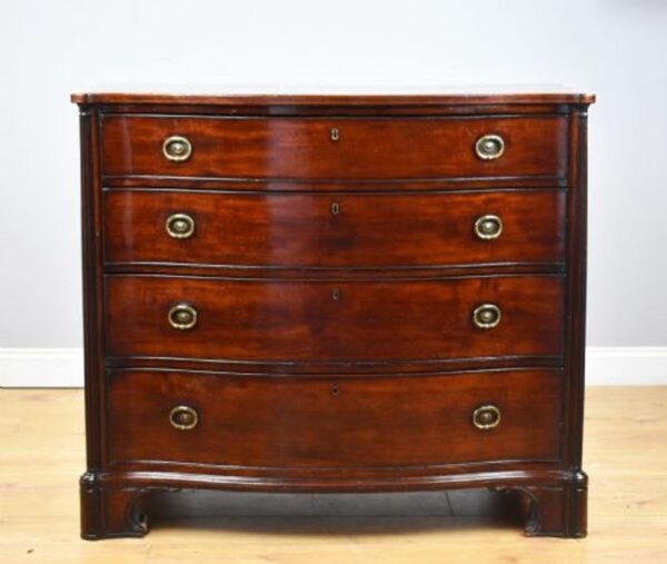18th Century Mahogany Serpentine Chest of Drawers - Image 2