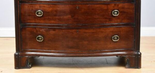 18th Century Mahogany Serpentine Chest of Drawers - Image 4