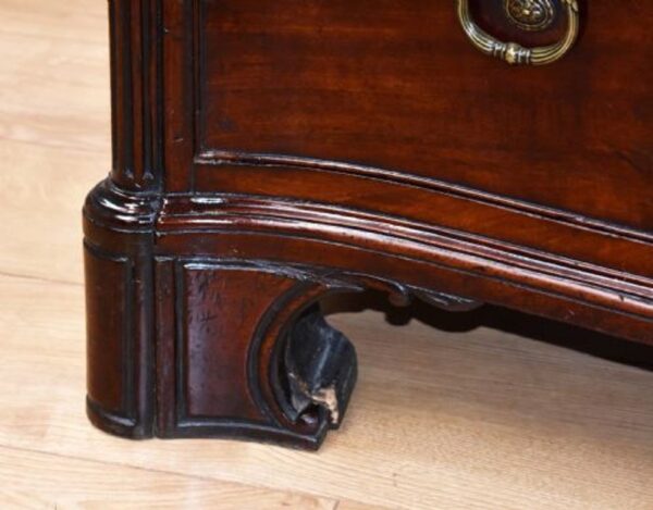 18th Century Mahogany Serpentine Chest of Drawers - Image 5